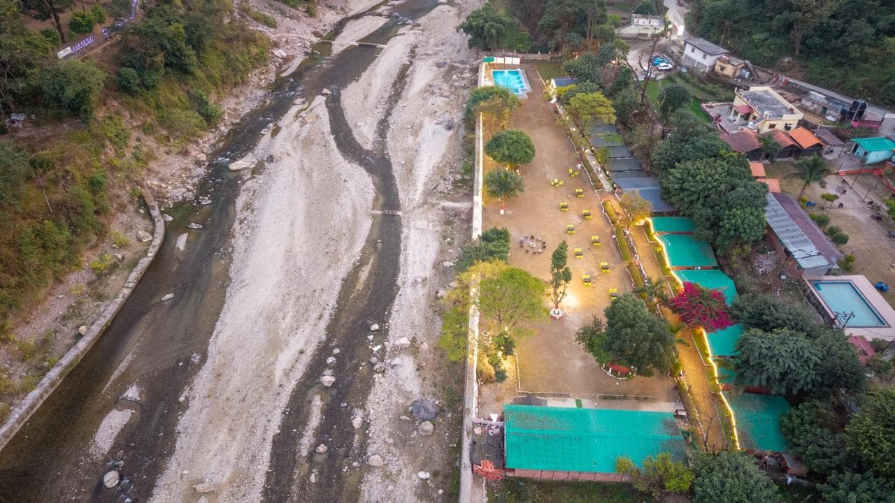 Riverside Deluxe Camp