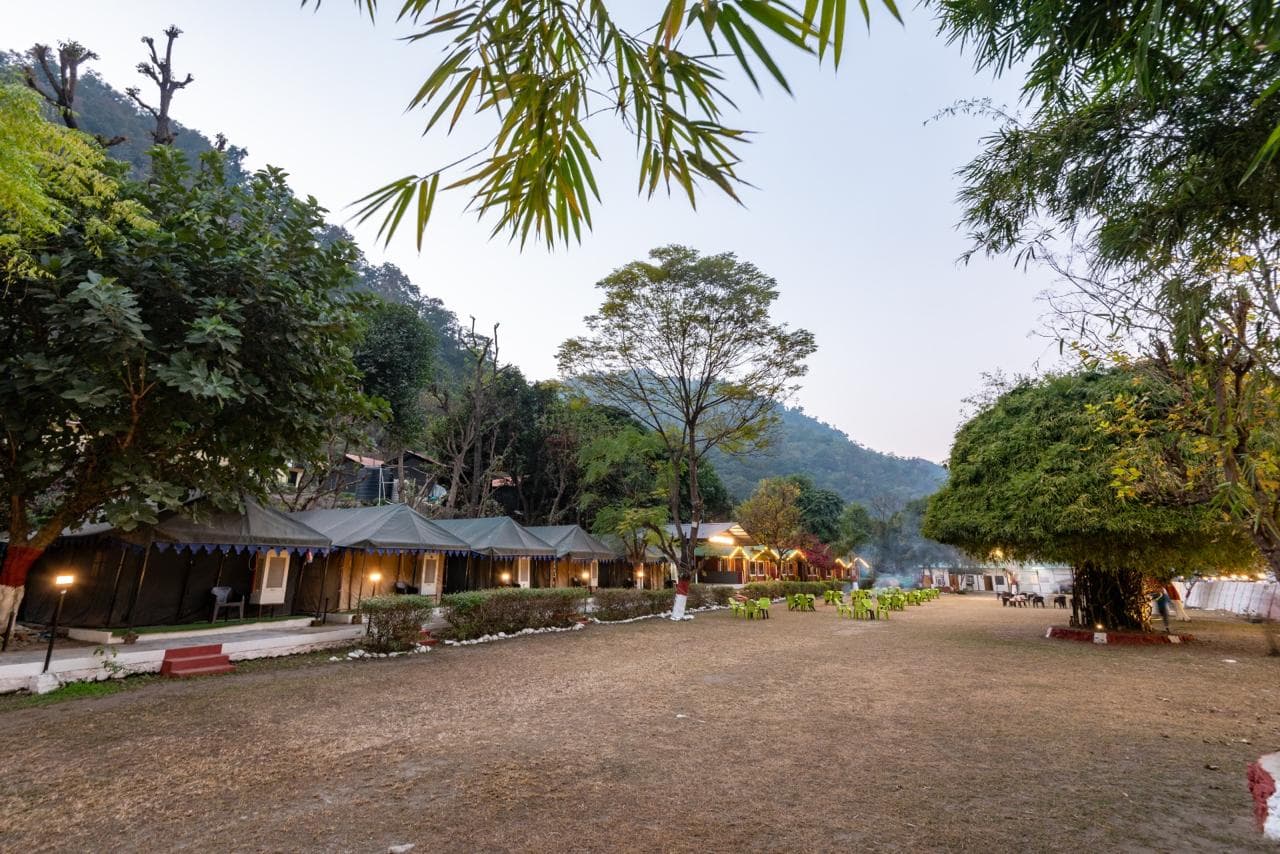 Riverside Deluxe Camp